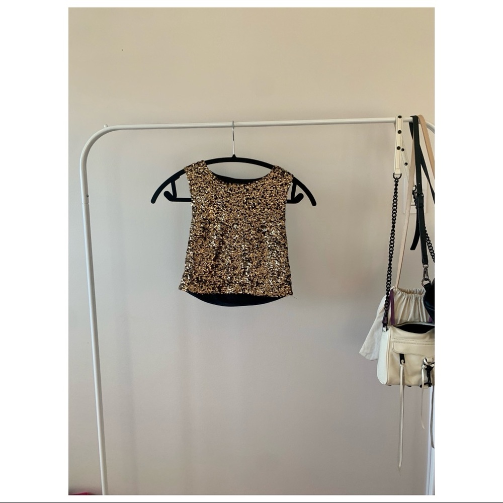 Gold sequin cropped tank top - Picture 2 of 4